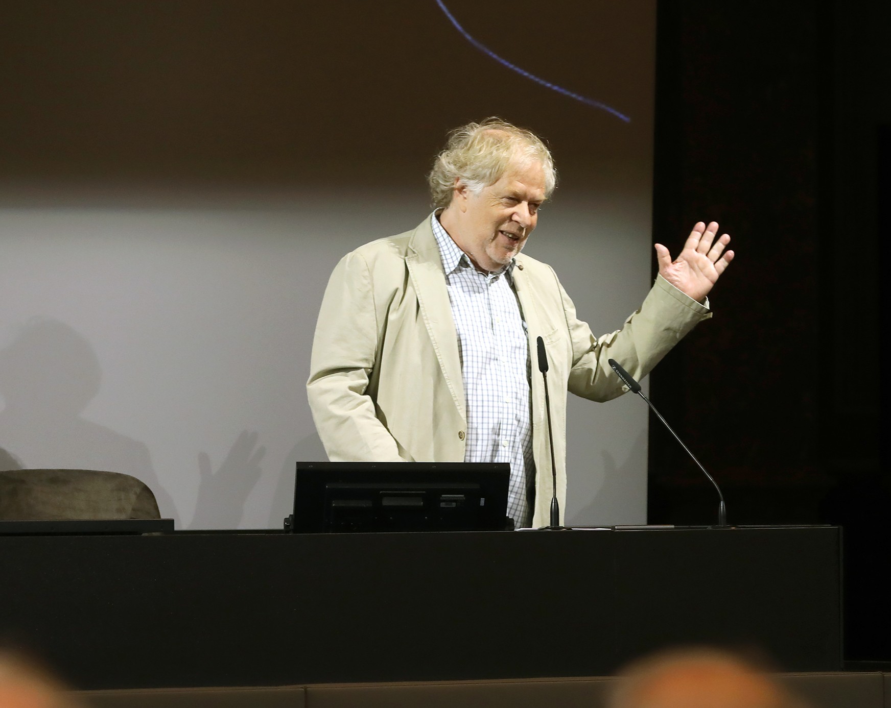 Pach János előad az MTA-n